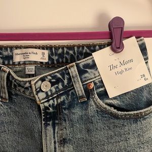 Abercrombie and fitch 28 6s med wash high rise curve love mom jeans
